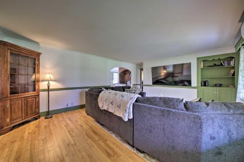 BucksportにあるCozy Colonial Home with Bay Access and Water Viewのギャラリーの写真