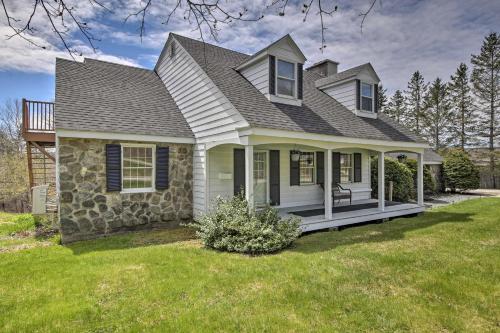 BucksportにあるCozy Colonial Home with Bay Access and Water Viewのギャラリーの写真