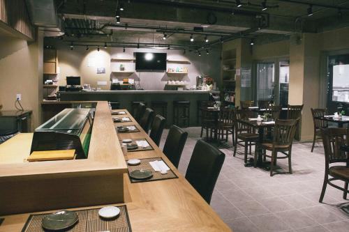 a dining room with tables and chairs and a bar at Henn na Hotel New York in New York