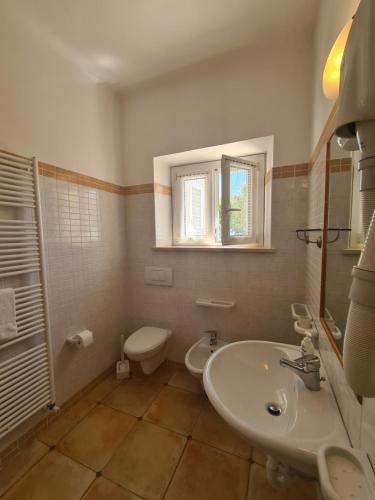 Koupelna v ubytování Bio Agriturismo Mare in Campagna