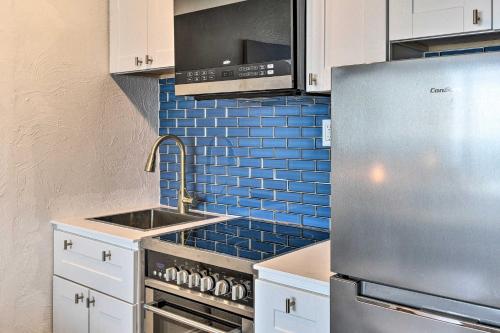 Η κουζίνα ή μικρή κουζίνα στο Oceanfront, Fourth-Floor Condo on Daytona Beach!