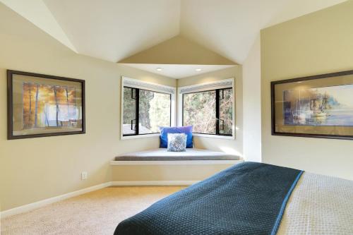 a bedroom with a bed and a window seat at River Ridge 423B in Bend