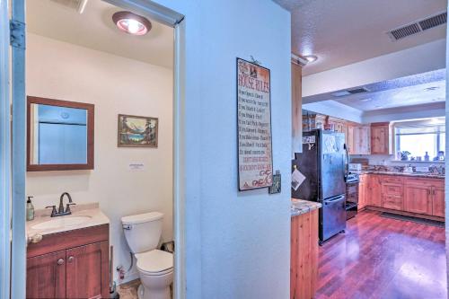 una cocina con fregadero y refrigerador en Gorgeous Oakhurst Retreat with Swimming Hole!, en Oakhurst