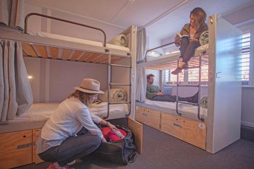 Palanda nebo palandy na pokoji v ubytování Absoloot Hostel Queenstown