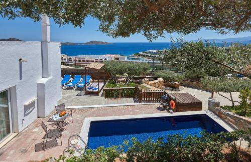 A view of the pool at Elounda Eleon Villas or nearby