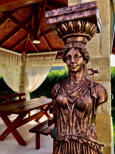 Caryatis Ntoridis Studios & Apartments in Afitos