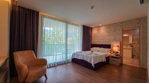 Postel nebo postele na pokoji v ubytování Aes Club Hotel