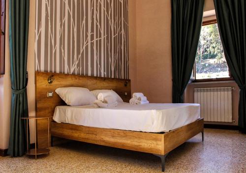 a bedroom with a bed with two stuffed animals on it at Ostello Ossigeno in Campodimele