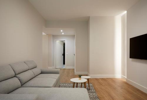 Central & Comfy apartment 2mins walking from metro