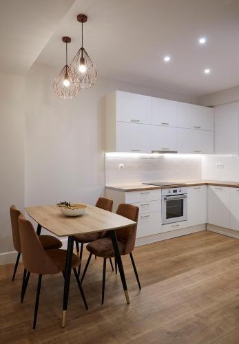 Central & Comfy apartment 2mins walking from metro