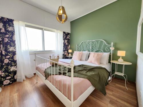 Llit o llits en una habitació de Capri Sea View One Bedroom