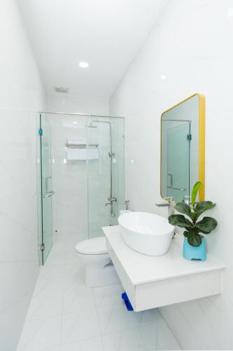 Ένα μπάνιο στο TH Quy Nhơn Hotel