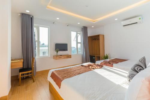 TV a/nebo společenská místnost v ubytování TH Quy Nhơn Hotel