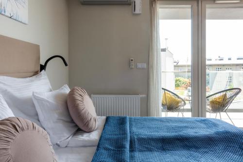 Ένα ή περισσότερα κρεβάτια σε δωμάτιο στο InPoint Apartments G11 near Old Town & Kazimierz District & Optional Paid Parking