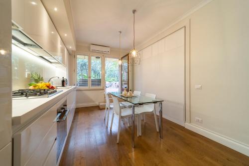 a kitchen with a glass table and a counter at Casa Bardi in San Gimignano