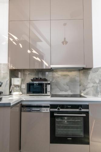 Η κουζίνα ή μικρή κουζίνα στο Anemona Apartment Tinos