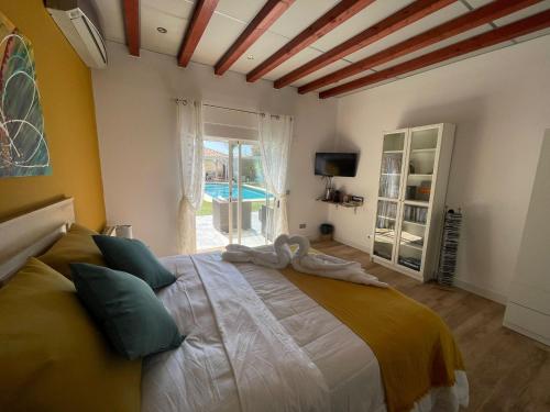 Gallery image of Habitación agregada, Suite frente a la piscina 2 P habitación no casa completa in San Vicente del Raspeig