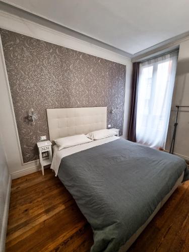 a bedroom with a large bed and a window at b&b dolce casa con Sauna e cromoterapia in Domodossola