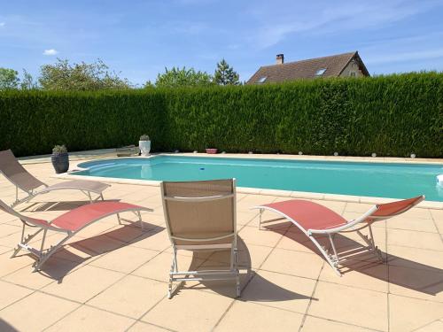 Gallery image of Villa de 4 chambres avec piscine privee terrasse amenagee et wifi a Omerville in Omerville