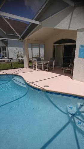 Swimming pool sa o malapit sa Florida Villa
