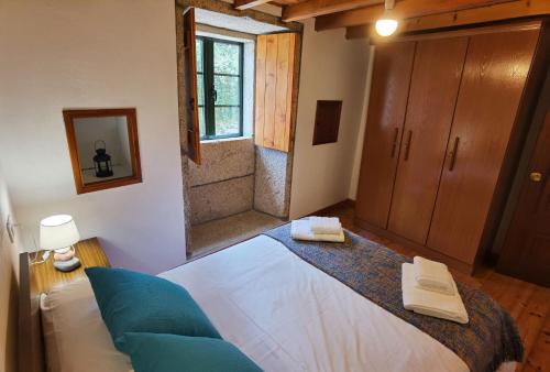 Krevet ili kreveti u jedinici u objektu Casa do Cucharro en Playa de Soesto, Laxe
