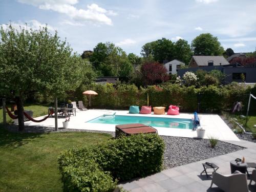 Bazén v ubytování L'écurie gîte duplex Welness nebo v jeho okolí
