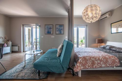 Postel nebo postele na pokoji v ubytování Sea View Apartments Debeli Rtič