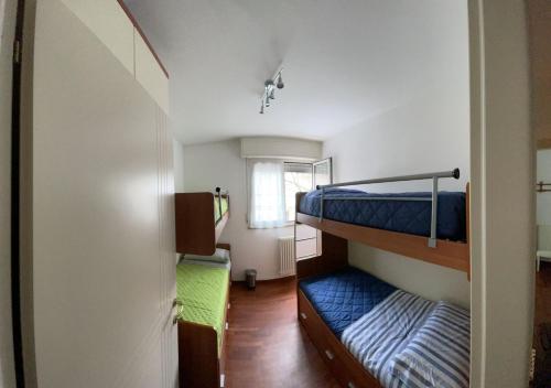 Poschodová posteľ alebo postele v izbe v ubytovaní B.d.B Apartment