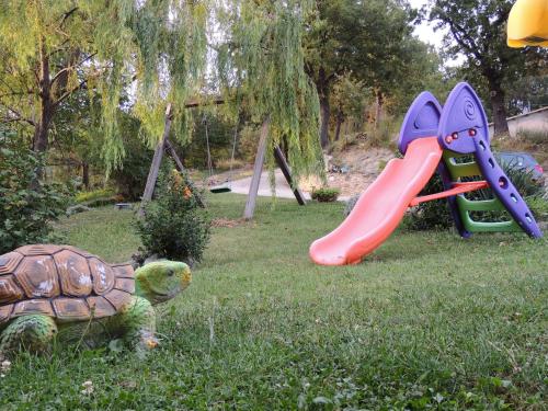 Un jardín fuera de B&B Le Ginestre