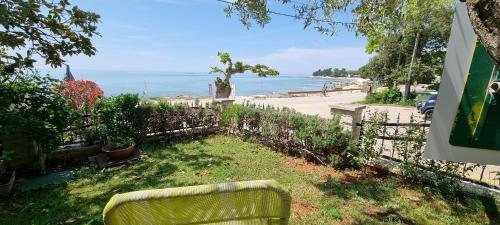 Romantic apartment for two on the sea