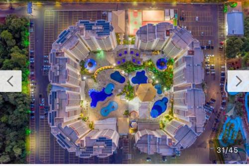 an overhead view of a park in a city at Apartamento em Resort Olímpia in Olímpia