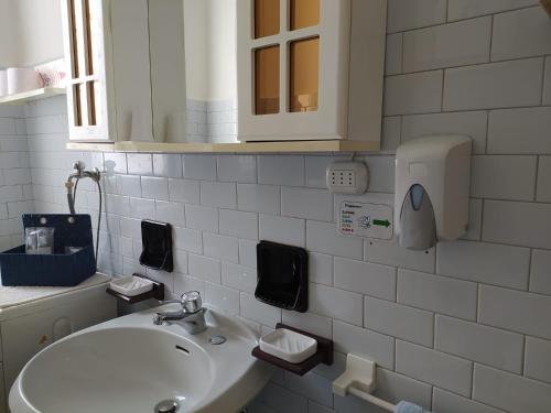 Un baño de La Terrazza su Monza Casa Vacanze