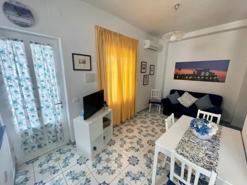 Afbeelding uit fotogalerij van Blue Apartment in Ischia