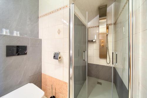 Ένα μπάνιο στο Apartments Adria Danka