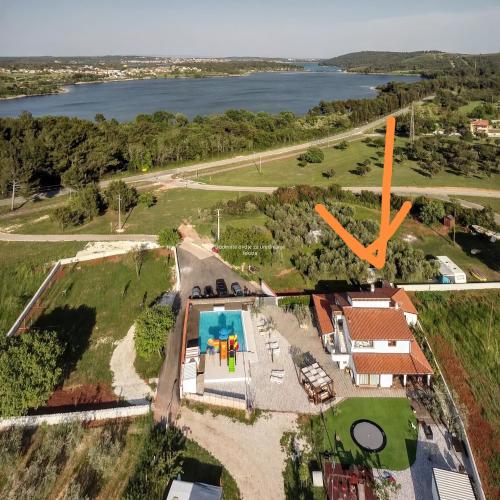 an aerial view of a house with a pool at Romey Iikka in Pula