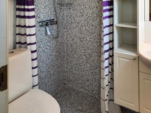 Ένα μπάνιο στο 6 person holiday home in Hadsund-By Traum