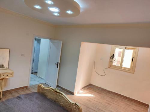 an empty room with a door and a window at شقه 115متر سوبر لوكس العامريه قريبه من الاسكندريه10min from Alexanderia in ‘Izbat al Musta‘marah