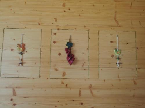 two pairs of scissors hanging on a wall at Studio Raccard Cendré in Grône