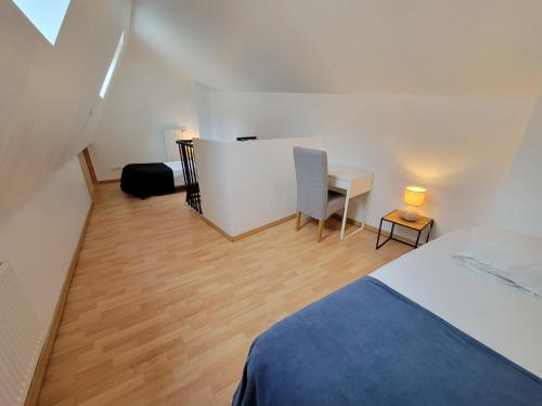 Postel nebo postele na pokoji v ubytování Loft 3 du Temple pour 4 pers & Parking