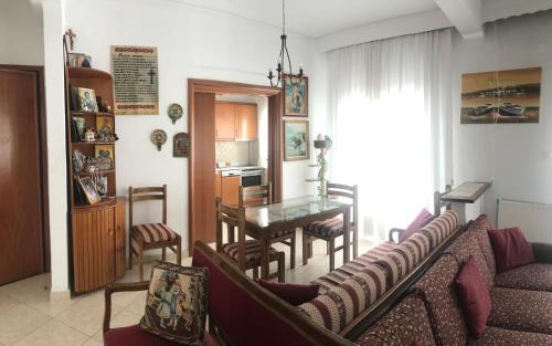 een woonkamer met een bank en een tafel bij Apartment with two bedrooms in City Centre in Drama Greece in Drama