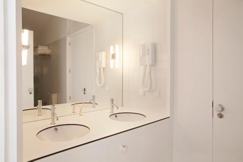 A bathroom at Casas de Vale de Lobo