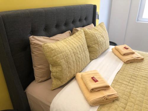 Ένα ή περισσότερα κρεβάτια σε δωμάτιο στο Royal Blue Grand Suite No 1