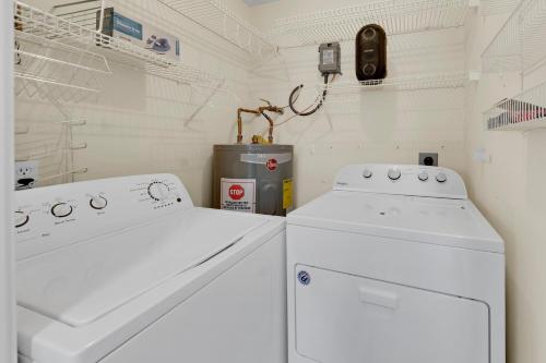 PALM COVE VACATION HOME- One level, Community pool, Pet Friendly photo 43