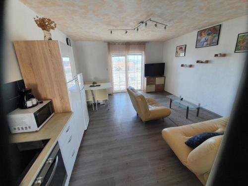 a living room with a couch and a table at 6 M, 50 m do plaže in Barbat na Rabu