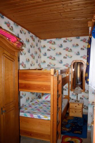 a bedroom with two bunk beds in a house at Wellenschlag in Kellenhusen