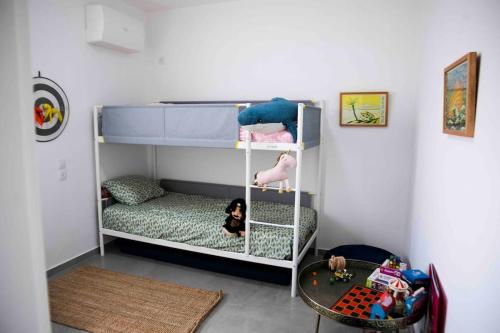 a room with two bunk beds and a table at Spa Eilat Mountain Lodge in Eilat