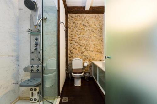 Ванная комната в Volakas Beachfront Suites