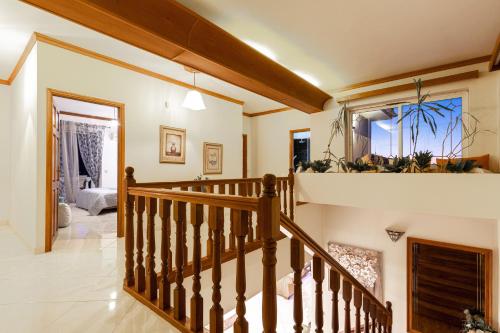 Φωτογραφία από το άλμπουμ του Galadriel Villa with Private Pool & Jacuzzi στο Κάτω Γερακάρι