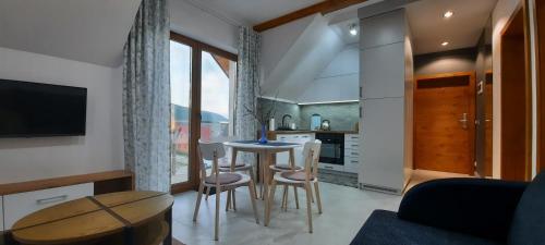A kitchen or kitchenette at ELFF -Apartamenty i pokoje gościnne