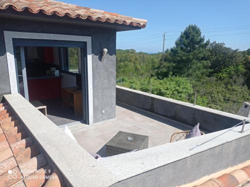 Balkón alebo terasa v ubytovaní Chez J, appartement à l'étage, T3